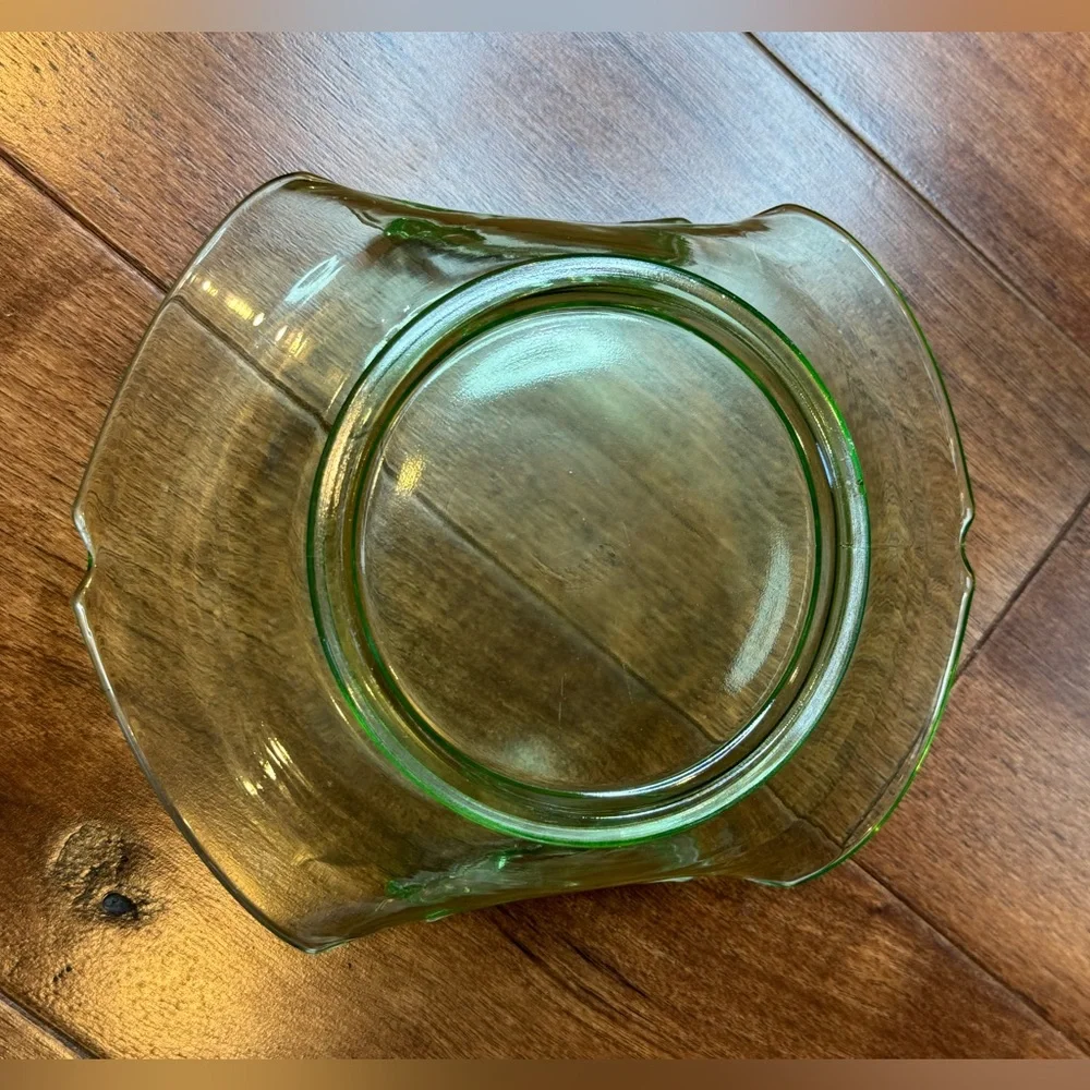 L.E. Smith Mt. Pleasant Green Uranium Glass Bonbon Dish